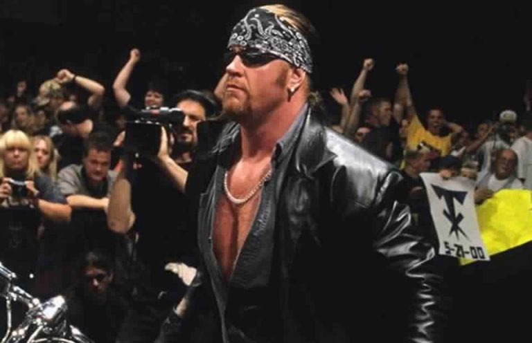 هذا ما نعلمه عن شائعات عودة شخصية ” الأمريكي ” للأندرتيكر