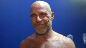 فيديو l شون مايكلز يعود إلي إعتزاله بعد مباراه Crown Jewel