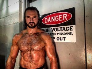 درو ماكنتاير يتحدى بروك لسنر للفوز ببطولة WWE Universal Championship منه