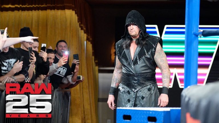 شاهد l الأندرتيكر يعود إلي عرض الرو RAW25